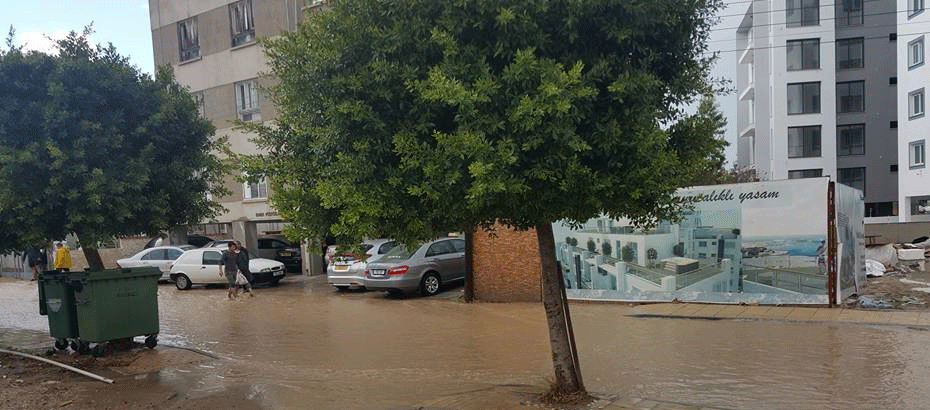 Girne yağmura hazırlıksız yakalandı