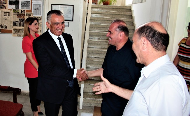 Bakan Çavuşoğlu, personelin ve halkın bayramını kutladı