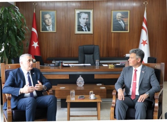 Maliye Bakanı Amcaoğlu, Karakoç'u kabul etti....
