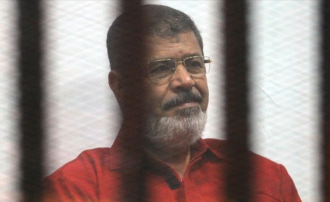 Mursi için gıyabi cenaze namazı kılınacak