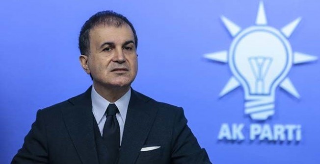 AK Parti: Akıncı yaptığı saygısızlıktan dolayı özür dilemelidir
