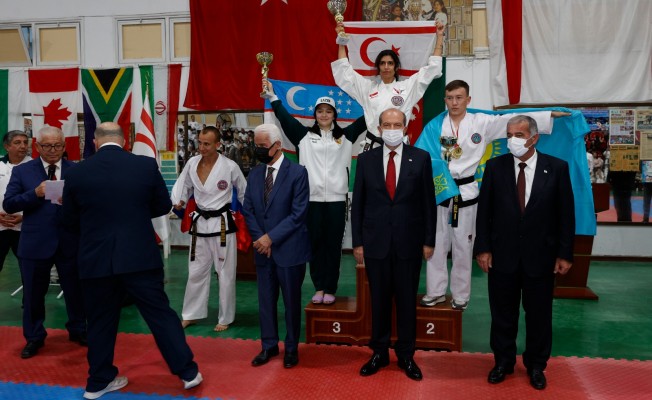 Tatar, sporculara ödüllerini verdi