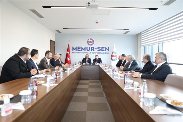 Başbakan Ankara’da Memur- Sen’i ziyaret etti