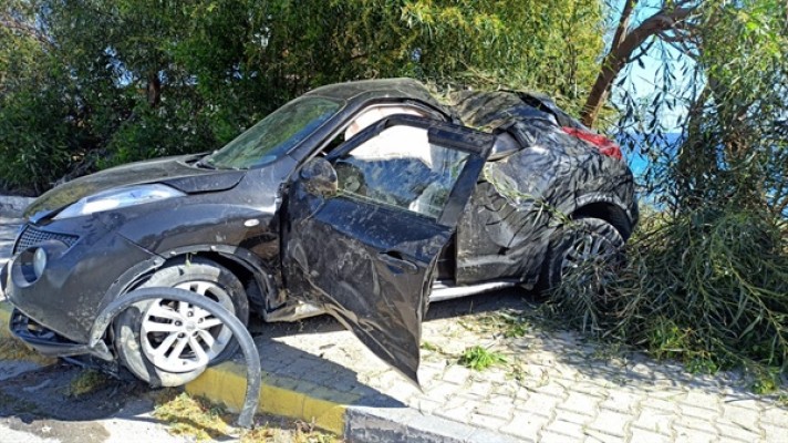Lapta-Karşıyaka anayolundaki  kazada üç kişi yaralandı