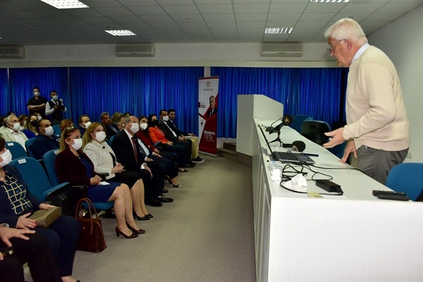 Prof. Camgöz, “Modern tıpta gelişmeler” konulu konferans verdi