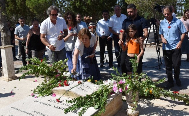 Kutlu Adalı ölümünün 26. yıldönümünde mezarı başında törenle anıldı