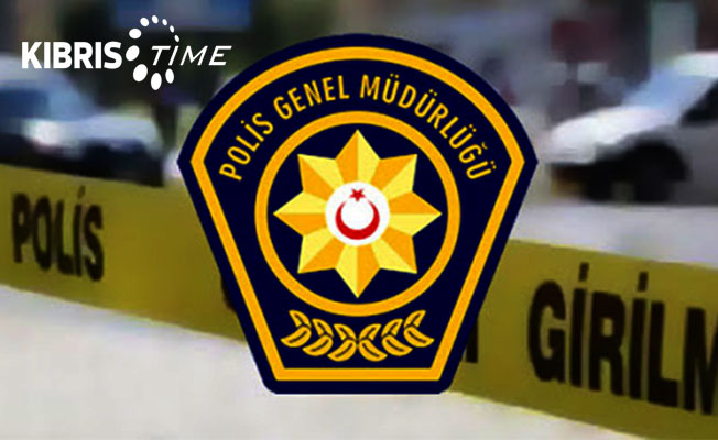 Girne'de park halindeki araç yandı