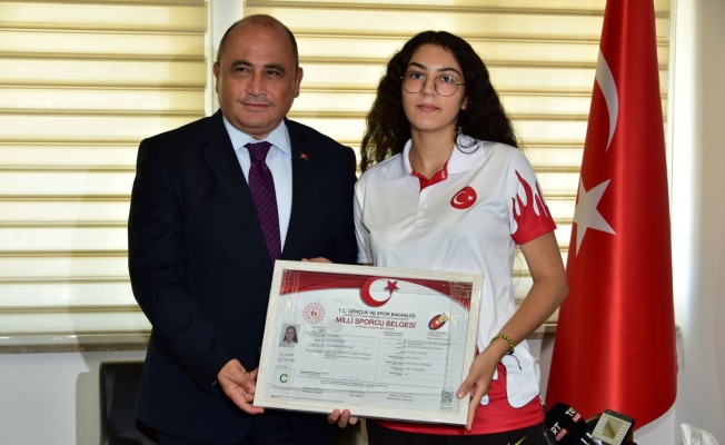 Büyükelçi Ali Murat Başçeri, Kıbrıslı Türk sporcu Nehir Deniz’i kabul etti