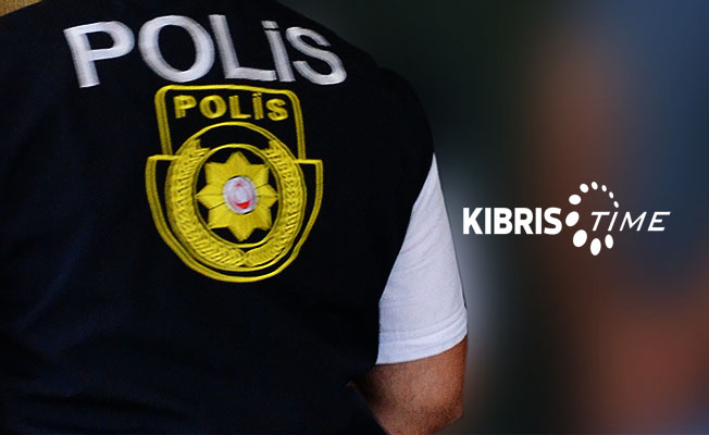 Ercan’da ateşli silah parçasını yurt dışına çıkarmak isterken tutuklandılar  