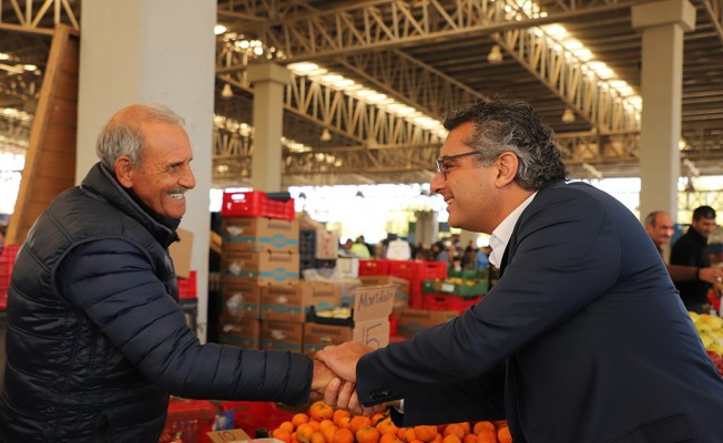 Erhürman, Mağusa’da pazar alanını ziyaret etti