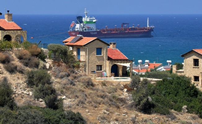 Karaoğlanoğlu ve Çatalköy sahilinde petrol sızıntısı tespit edildi