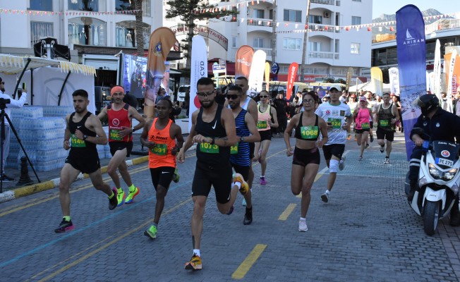 Girne yarı maratonu yaklaşık üç bin kişinin katılımıyla yapıldı