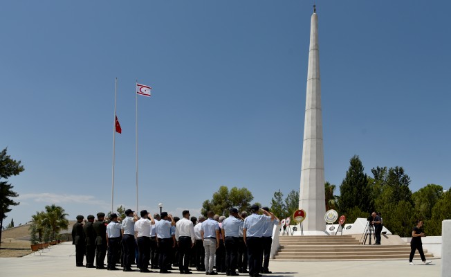 Cumhuriyet Parkı Anıtı’nda çelenk sunma töreni yapıldı
