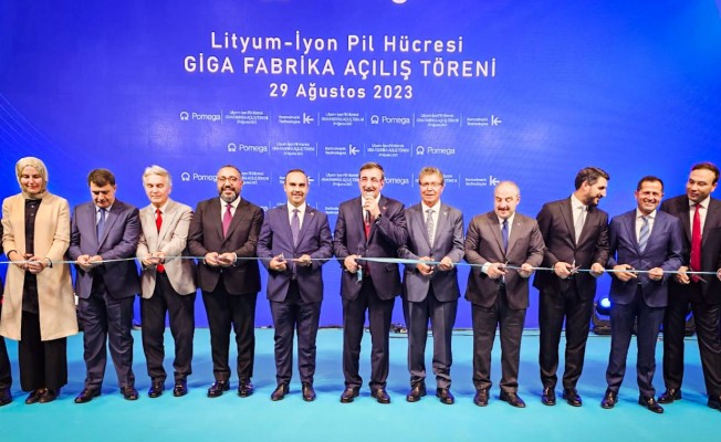 Üstel Türkiye’de Lityum-İyon Pil Hücresi Giga Fabrikası’nın açılış törenine katıldı