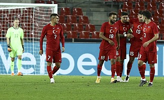 Almanya-Türkiye maçında gol düellosu
